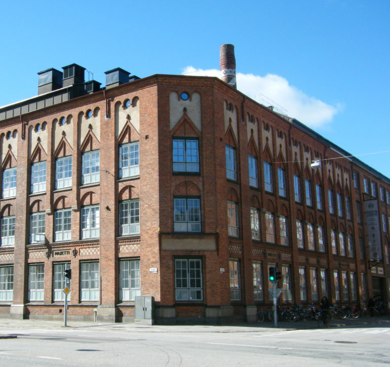 Serieskolan ligger på översta våningen i Kulturhuset Mazetti i Malmö.